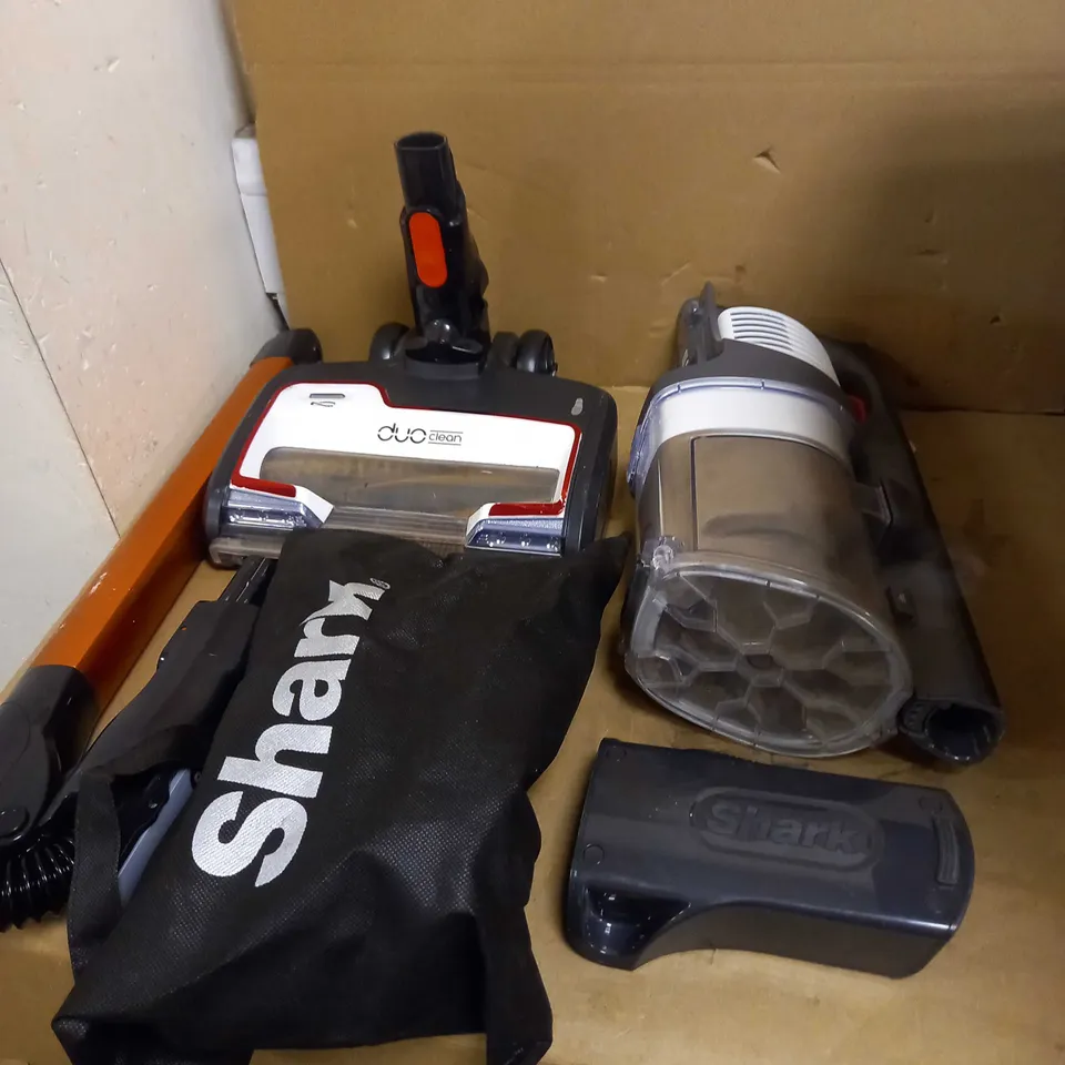 SHARK DUO CLEAN VACUUM