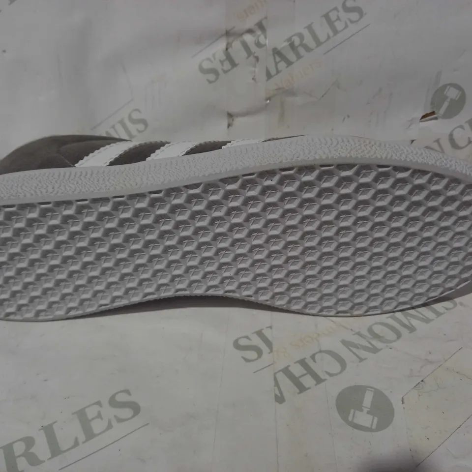 BOXED PAIR OF ADIDAS GAZELLE TRAINERS IN GREY UK SIZE 9