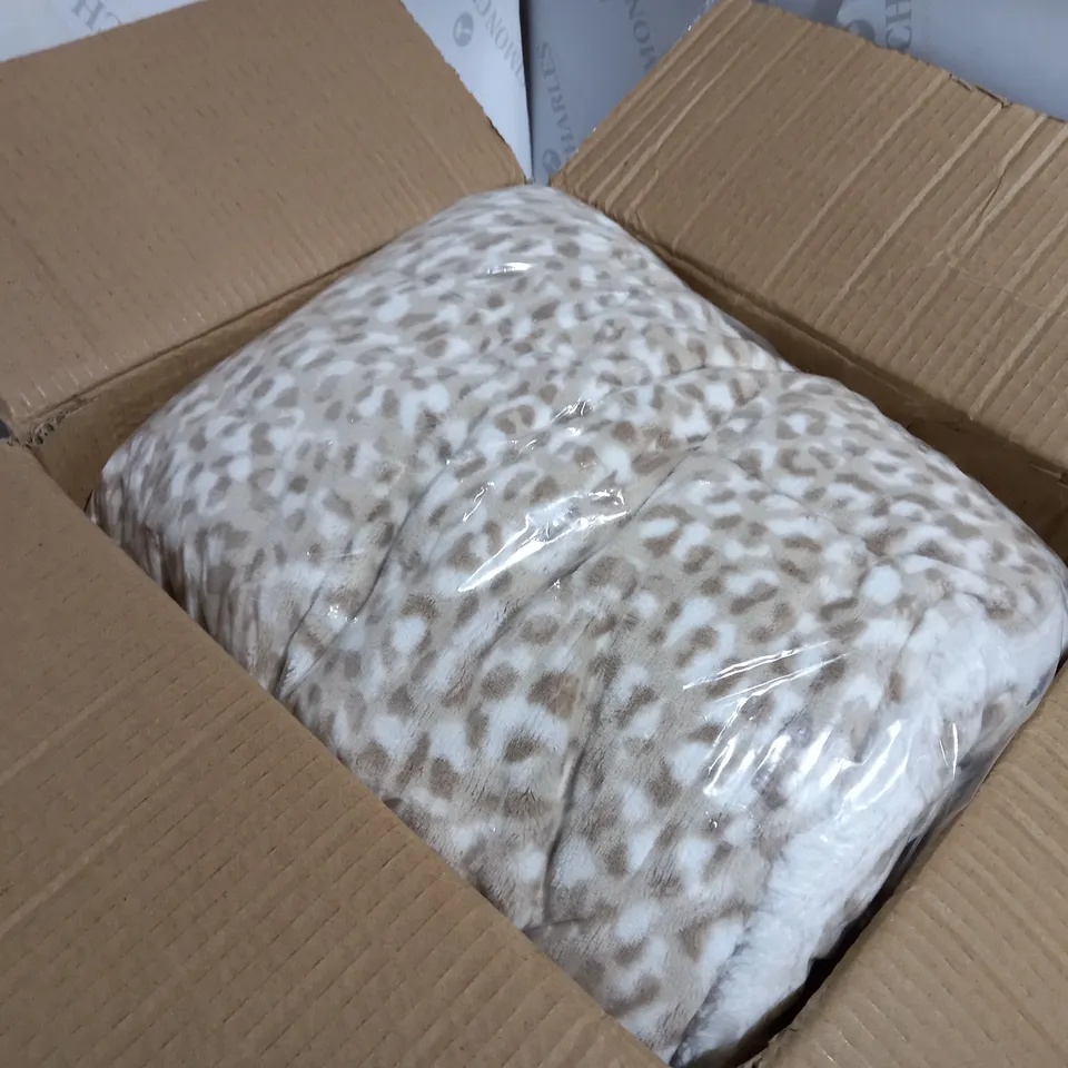 DESIGNER SHERPA STYLE THICK BLANKET