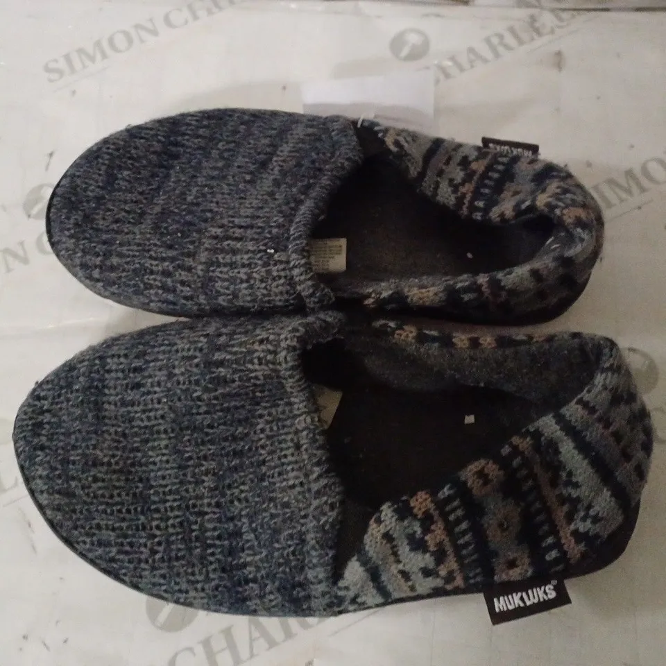 MUK LUKS MENS SLIPPERS NAVY, SMALL