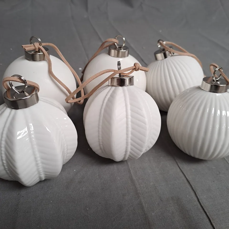 BOXED OUTLET KELLY HOPPEN SET OF 6 ROUND BAUBLES