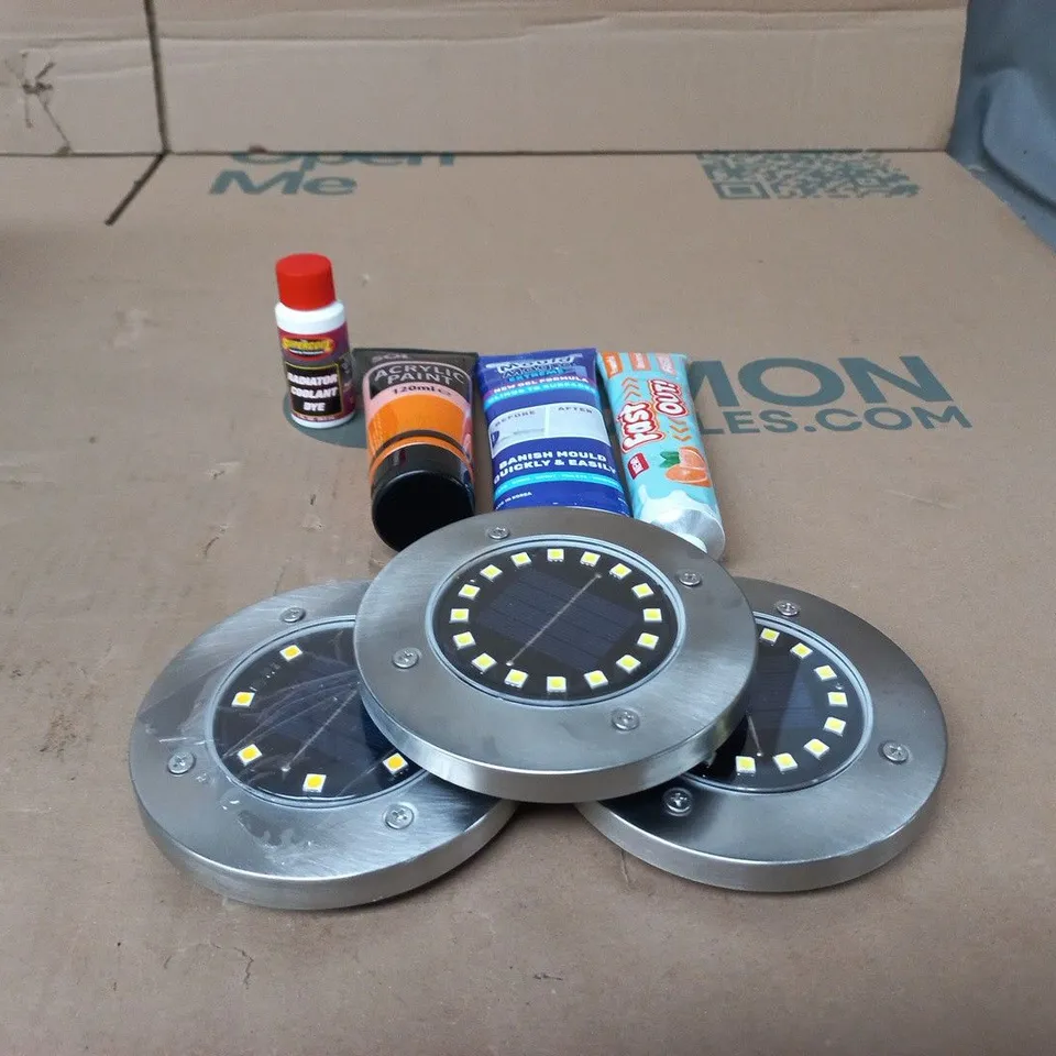 TOTE OF APPROXIMATELY 20 ASSORTED ITEMS TO INCLUDE SOLAR LIGHTS, MOULD MAGIC ETC