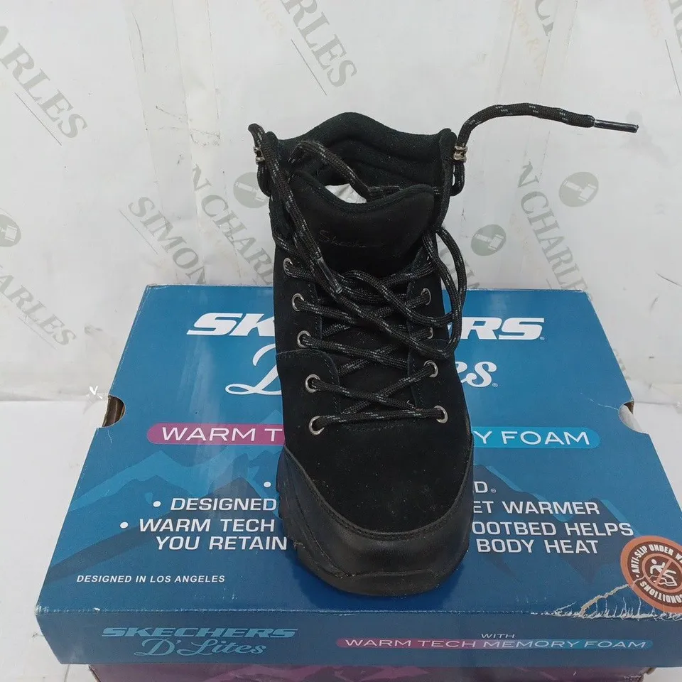 BOXED PAIR OF SKECHERS D'LITES SATIN COLLAR LACE UP BOOTS IN BLACK SIZE 3