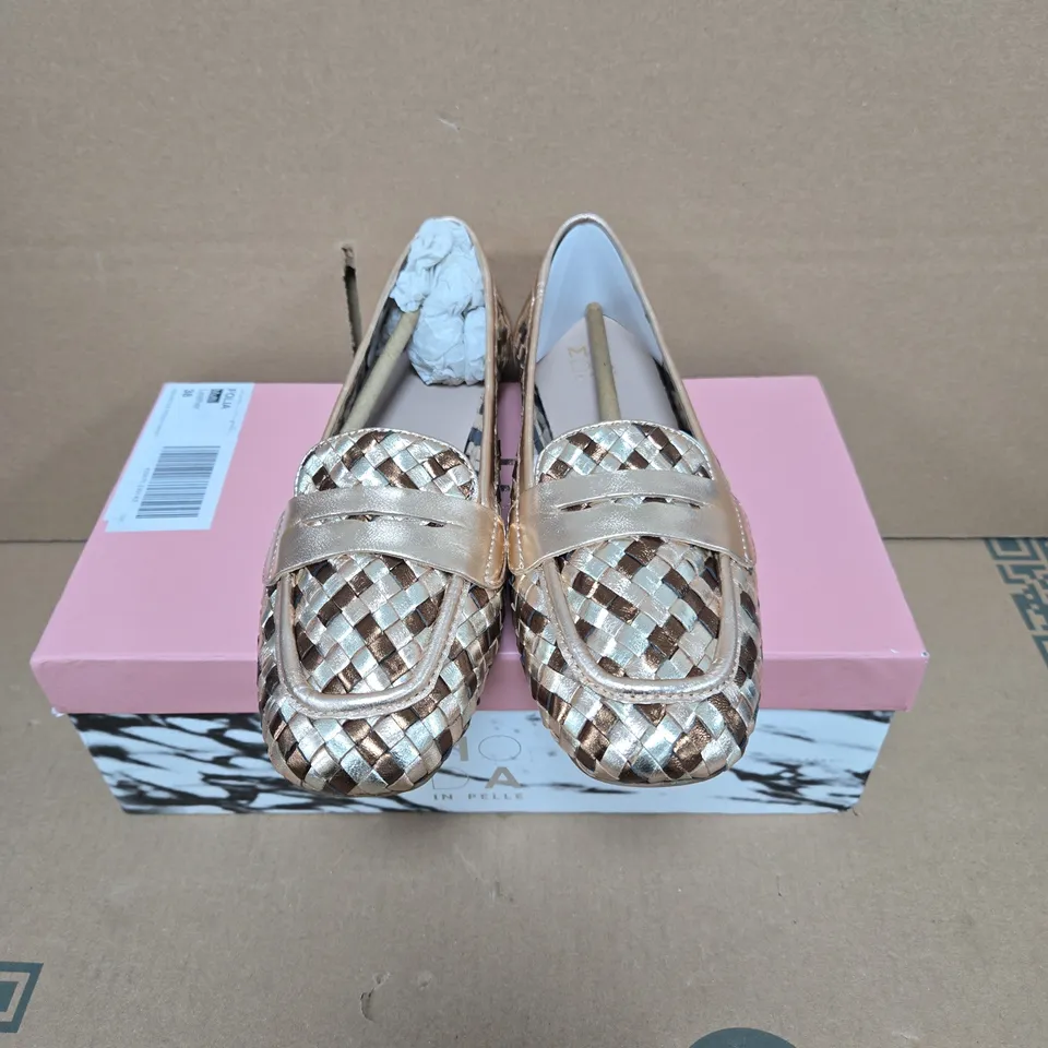 MODA IN PELLE FOLIA WOVEN LOAFER SIZE 5