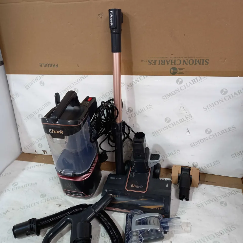 SHARK ANTI HAIR WRAP UPRIGHT PET-HAIR VACUUM