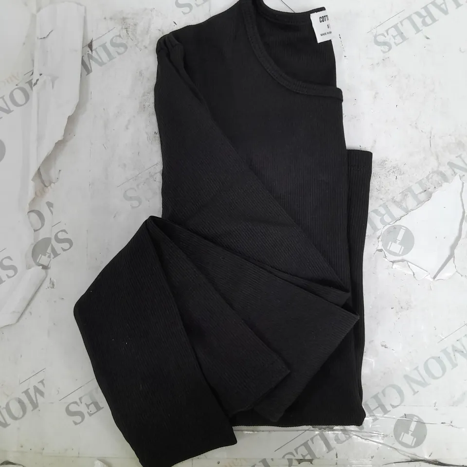 BOX OF APPROX 220 ASSORTED BRAND NEW RIBBED LONGSLEEVE TOPS AND MINI TENNIS SKIRTS IN VARIOUS SIZES & COLOURS- COLLECTION ONLY
