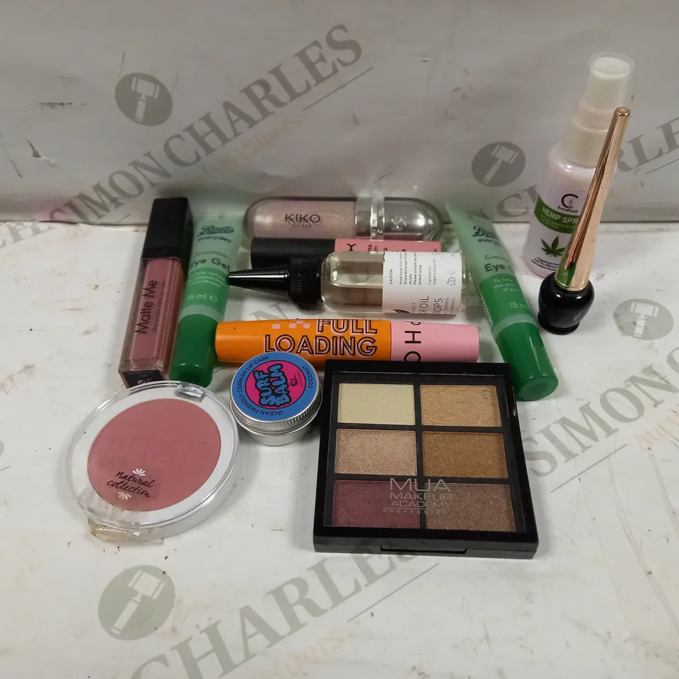 LOT OF APPROXIMATELY 12 COSMETICS PRODUCTS TP INCLUDE KIKO MILANO 3D HYDRA LIPGLOSS, MATTE ME SMOOTH LIP CREAM, MUA MAKEUP ACADEMY 6 SHADE PALLET, ETC