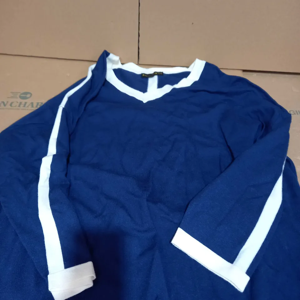 LOT OF APPROXIMATELY 15 ASSORTED CLOTHING ITEMS IN VARIOUS SIZES TO INCLUDE WOMEN IN CONTROL, FRANK USHER ETC