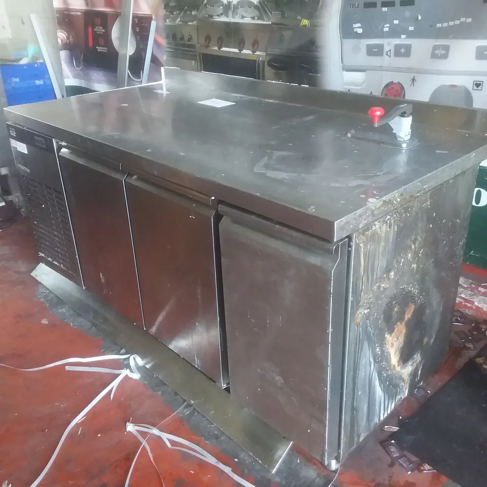 FOSTER ECO PRO G2 PREP TABLE WITH UNDERCOUNTER FRIDGES