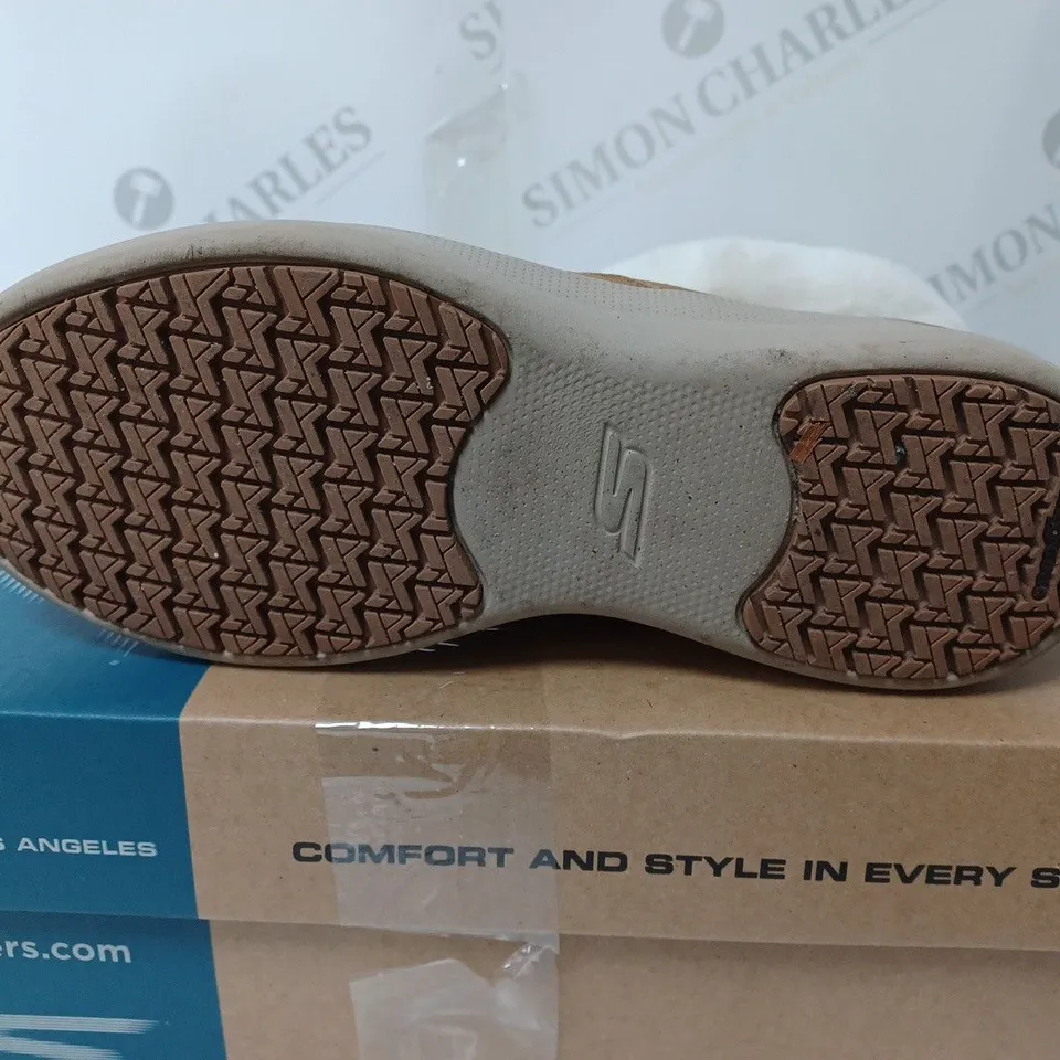 SKECHERS GO WALK ANKLE BOOTS SIZE 4