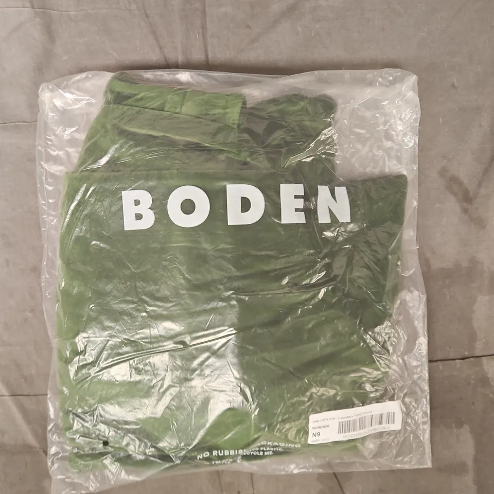 BAGGED BODEN CANONBURY VELVET TROUSERS IN GREEN SIZE 22R