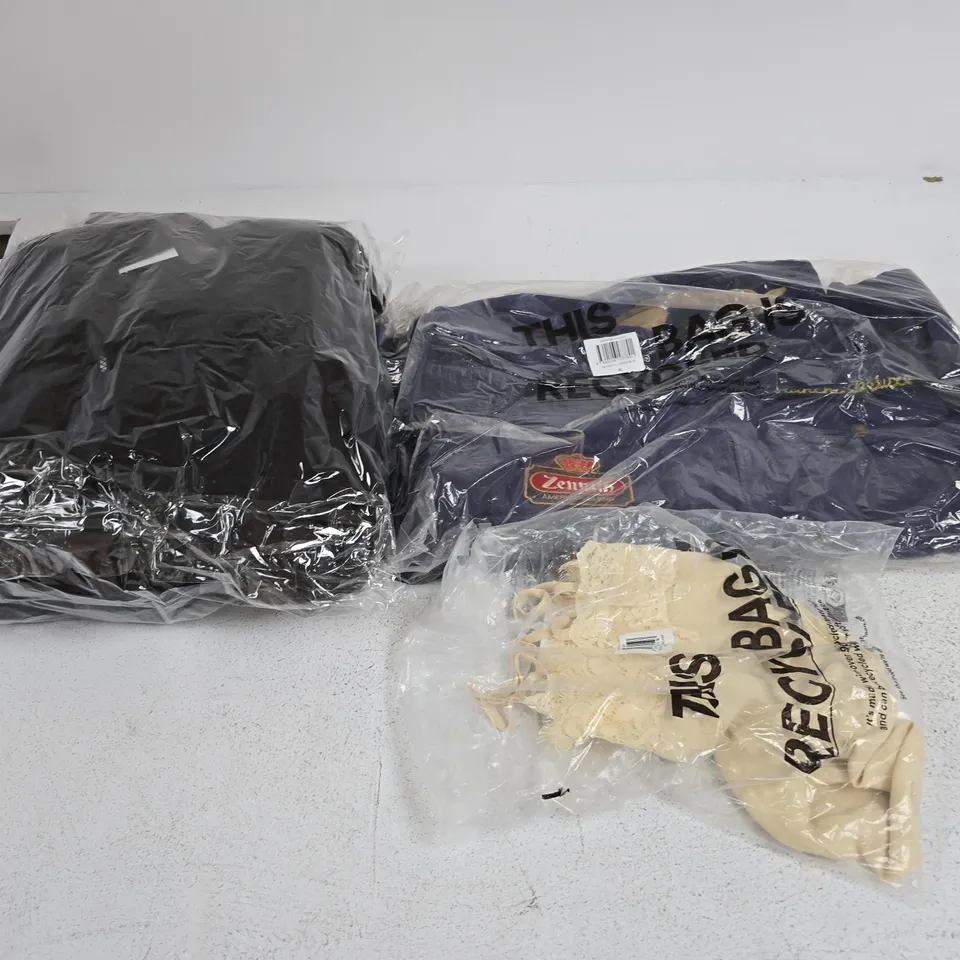 APPROXIMATELY 5 ASSORTED CLOTHING ITEMS IN VARIOUS SIZES, COLOURS & STYLES TO INCLUDE GARAGE JACKET, ESTELLE MINI SLIP DRESS, CROPPED SHERPA JACKET, ETC