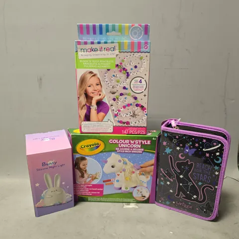 BOX OF APPROXIMATELY 15 ASSORTED TOYS TO INCLUDE - MAKE IT REAL BRACELETS , BUNNY SILICON NIGHT LIGHT , CRAYOLA COLOUR N STYLE UNICORN ETC