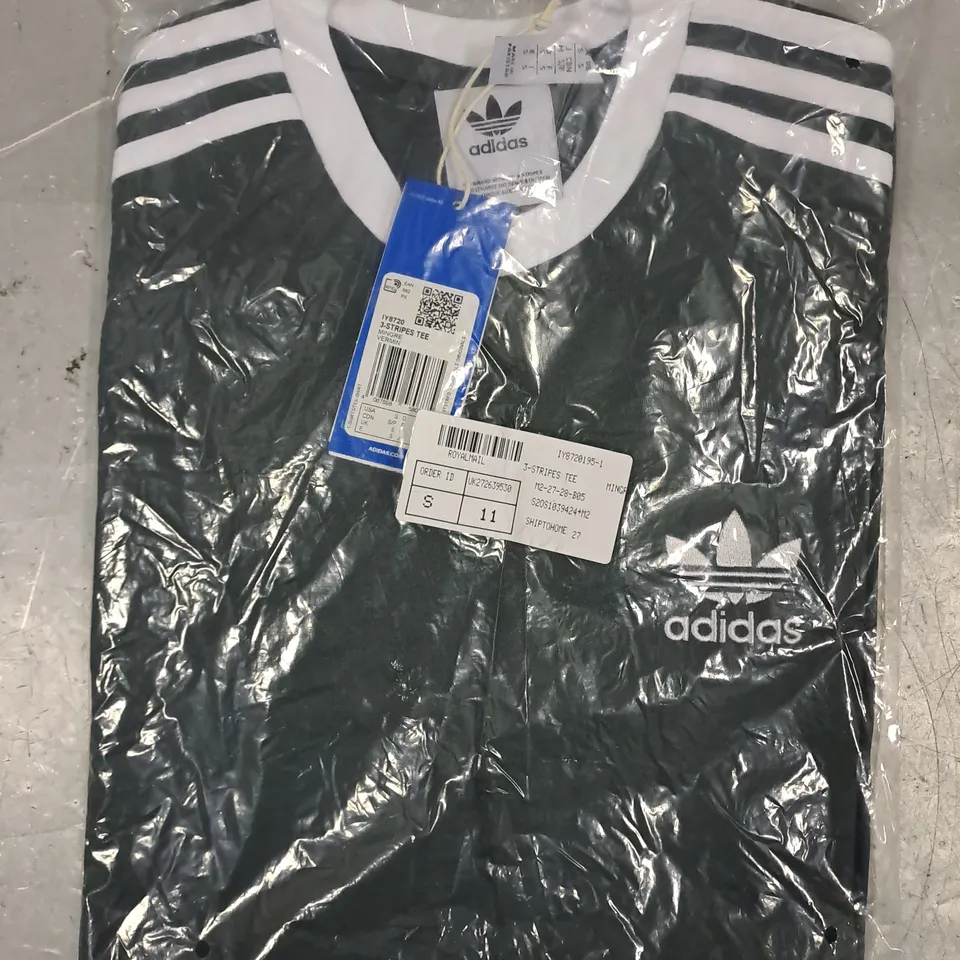 ADIDAS T-SHIRT IN GREEN/WHITE SIZE UK SMALL