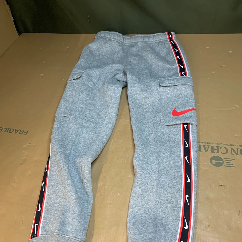 NIKE LOGO FLEECED TRACKSUIT BOTTOMS SIZE S