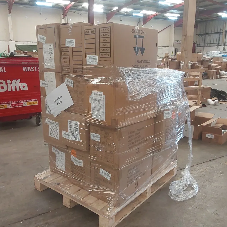 PALLET CONTAINING APPROXIMATELY 250x BRAND NEW ASSORTED DESIGNER CLOTHING ITEMS INCLUDING: SIMPLY BE PARRY WIDE SHOES, JD WILLIAMS PLEAT SKIRTS, JD WILLIAMS DENIM JUMPSUITS, SIMPLY BE PIPING VESTS, SI