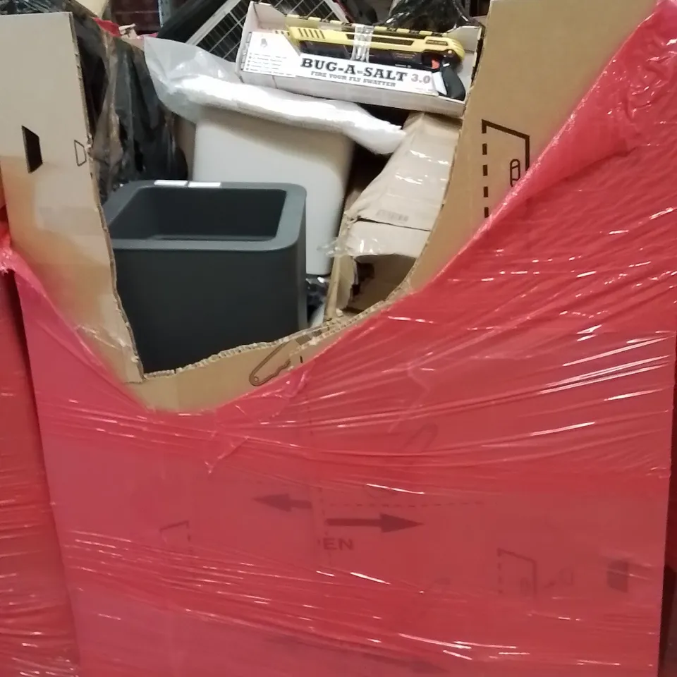 PALLET CONTAINING VARIOUS ASSORTED BOXED HOUSEHOLD ITEMS TO INCLUDE: GARDEN PLANTERS, POWER STATION TABLE, GYM FORM SWIVEL MACHINE, SALT GUN AND LOTS MORE UNMARKED BOXED ITEMS 