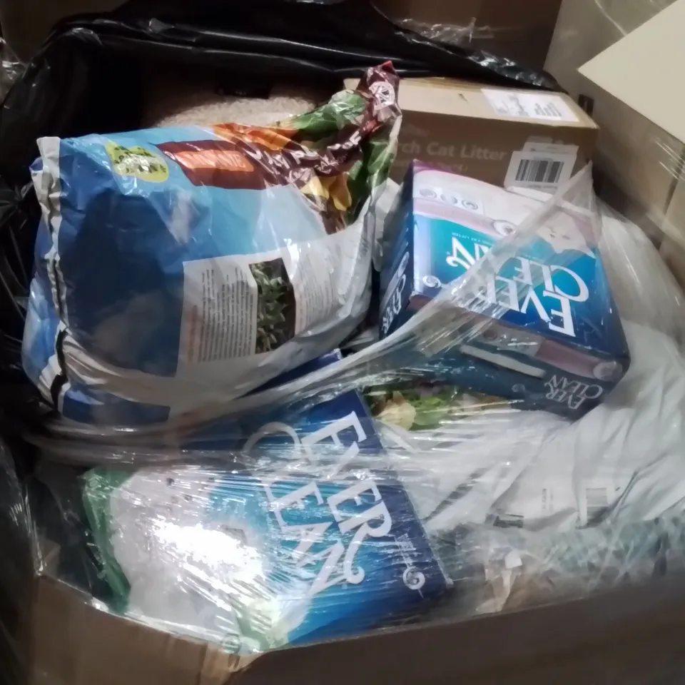 PALLET CONTAINING A LARGE QUANTITY OF COMPOST AND PET SUPPLIES 