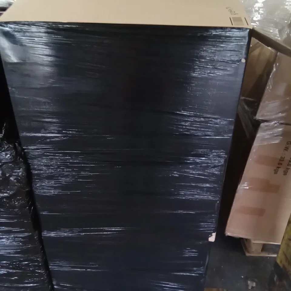 PALLET OF ASSORTED ITEMS INCLUDING ELECTRIC MILK FROTHER, SPORT ZONE SOCK BUNDLES, COCO LINER ROLL, WOVEN PLACEMAT