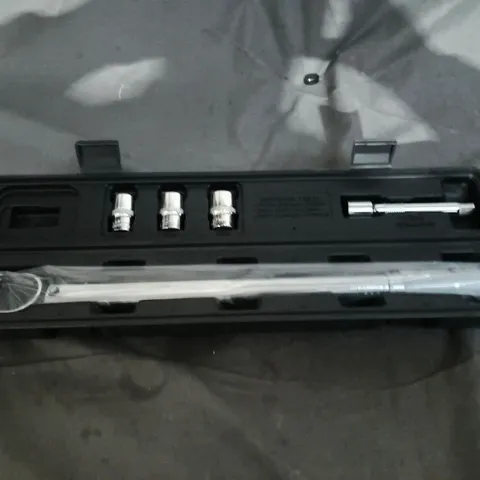 1/2-INCH DRIVE MICROMETER ADJUSTABLE TORQUE WRENCH 40–210 N·M WITH SOCKET SET IN CASE