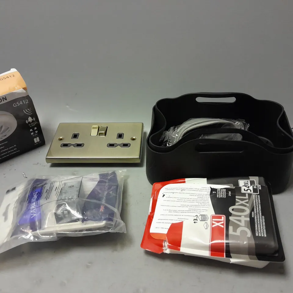 BOX OF ASSORTED HOUSEHOLD ITEMS TO INCLUDE WIRELESS HEAT DETECTOR , ETC