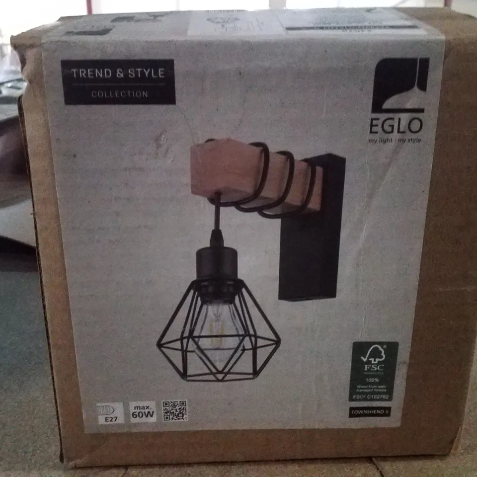 BOXED EGLO TOWNSHEND 5 BLACK/NATURAL WOOD WALL LIGHT