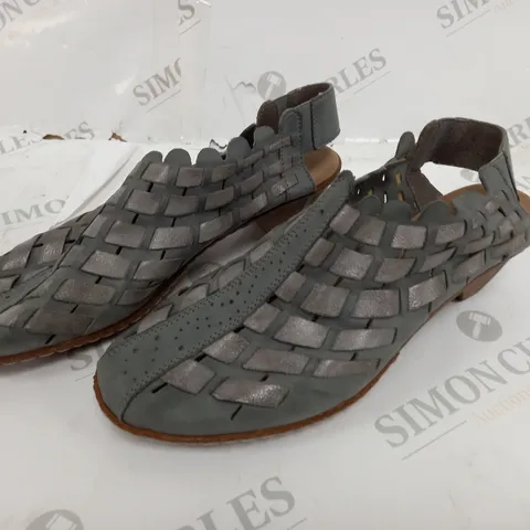UNBOXED RIEKER LOW HEELED SHOES - 6.5