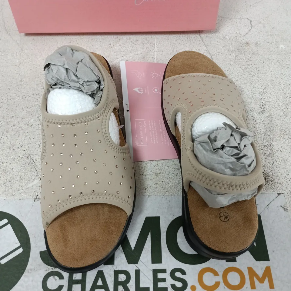 BOXED PAIR OF DR LIGHTFOOT JENNY SHOES IN TAUPE - UK 7