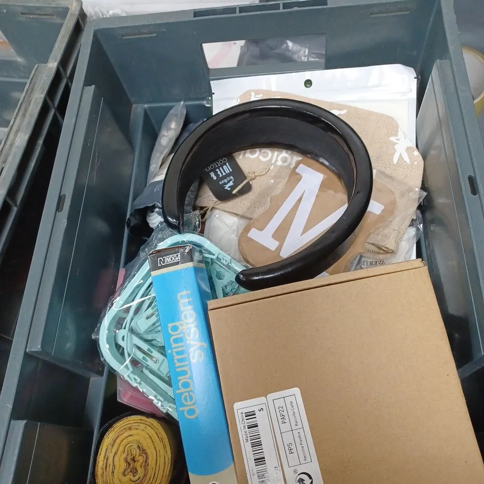 BOX OF APPROXIMATELY 20 ASSORTED HOUSEHOLD ITEMS TO INCLUDE KNUCKLE SANDWICH HAND WRAPS, PAINTBRUSHES AND PEGS