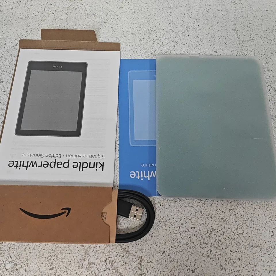 BOXED AMAZON KINDLE PAPER WHITE GEN 12 32GB E-READER IN METALLIC JADE - SA569P