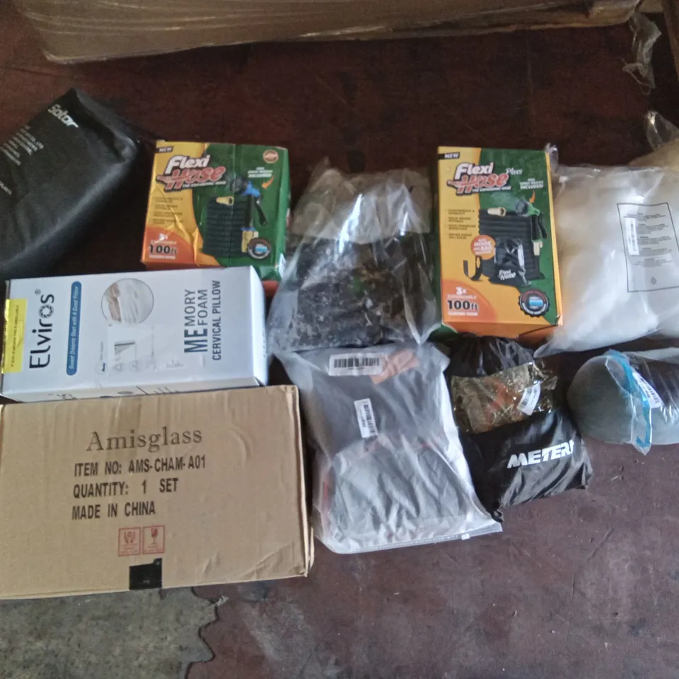 PALLET OF ASSORTED ITEMS INCLUDING ELVIROS MEMORY FOAM CERVICAL PILLOW, FLEXI HOSE, METERK HOSE, AMISGLASS, SOTOR LUMBAR SUPPORT PILLOW