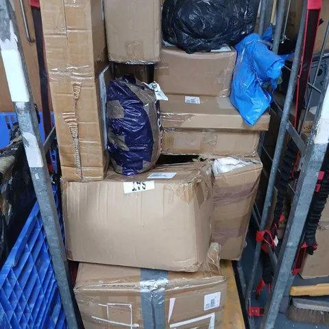 CAGE OF APPROXIMATELY 10 ASSORTED BROKEN ITEMS TO INCLUDE - GARDEN DECOR, GARDEN HOSE, AND BEDDING SETS ETC. - COLLECTION ONLY