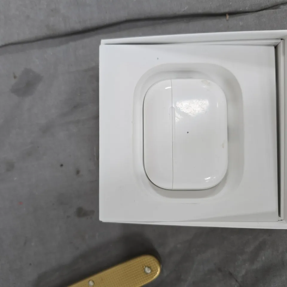 APPLE AIRPODS PRO WIRELESS EARBUDS WITH CHARGING CASE – WHITE