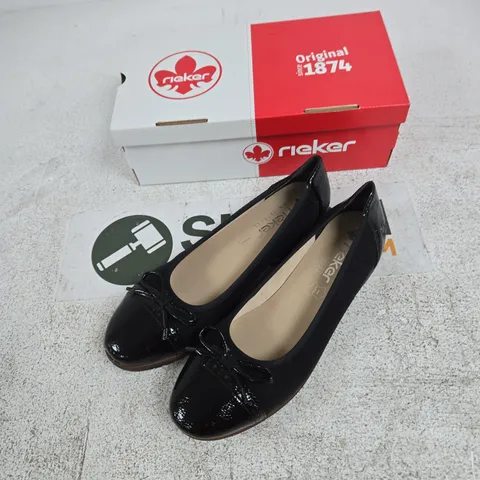RIEKER WOMEN'S BLACK PATENT LEATHER BALLET FLATS – UK 7.5 (EU 41)