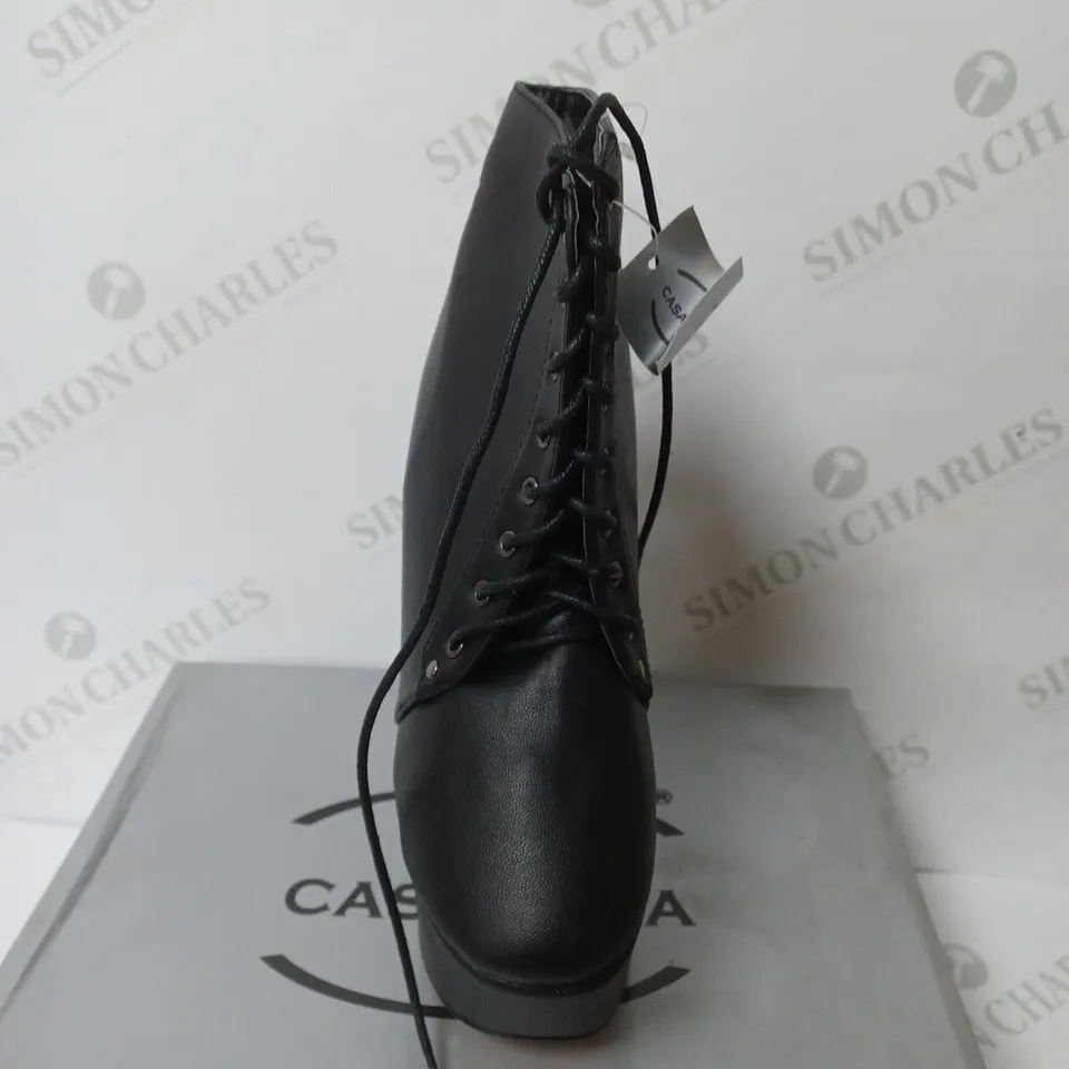 BOXED PAIR OF CASANDRA PLATFORM SHOES IN BLACK SIZE 5