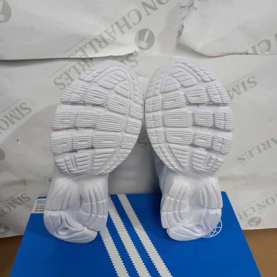 BOXED OF ADIDAS ASTIR TRAINERS SIZE 2.5