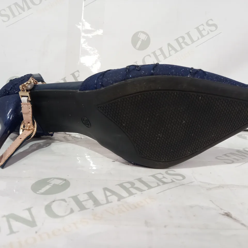 PAIR OF DESIGNER POINTED TOE HEELS IN NAVY W. GLITTER EFFECT EU SIZE 38