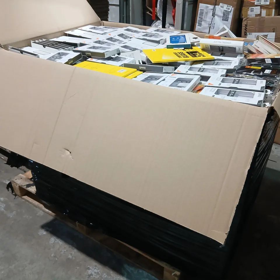 PALLET CONSISTING OF A LARGE QUANTITY OF ASSORTED ELECTRICAL ACCESSORIES TO INCLUDE; GEAR 4 CRYSTAL PALACE DROP PROTECTION CASES, TEMPERED GLASS SCREEN PROTECTORS, CASE SMARTPHONE AND RECHARGEABLE 21 
