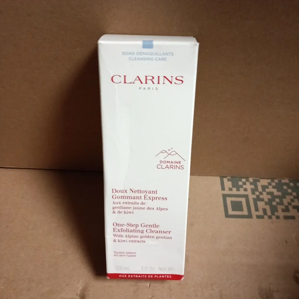 CLARINS PARIS ONE-STEP GENTLE EXFOLIATING CLEANSER – 125 ML
