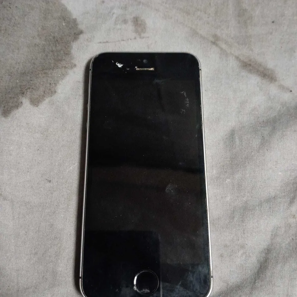 APPLE IPHONE SE (1ST GENERATION) – SILVER