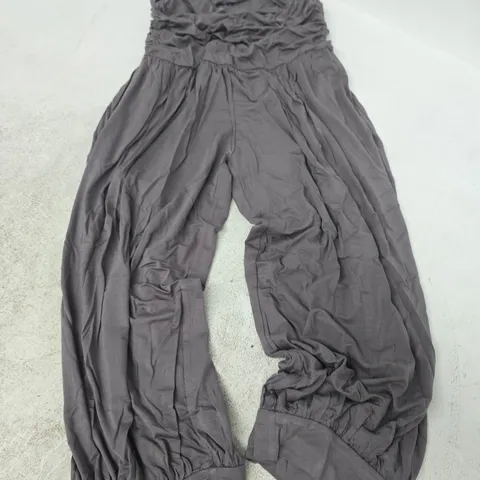 NIIHAI CHARLI CAPRIS IN SMOKE – WOMEN'S TROUSERS (GREY)