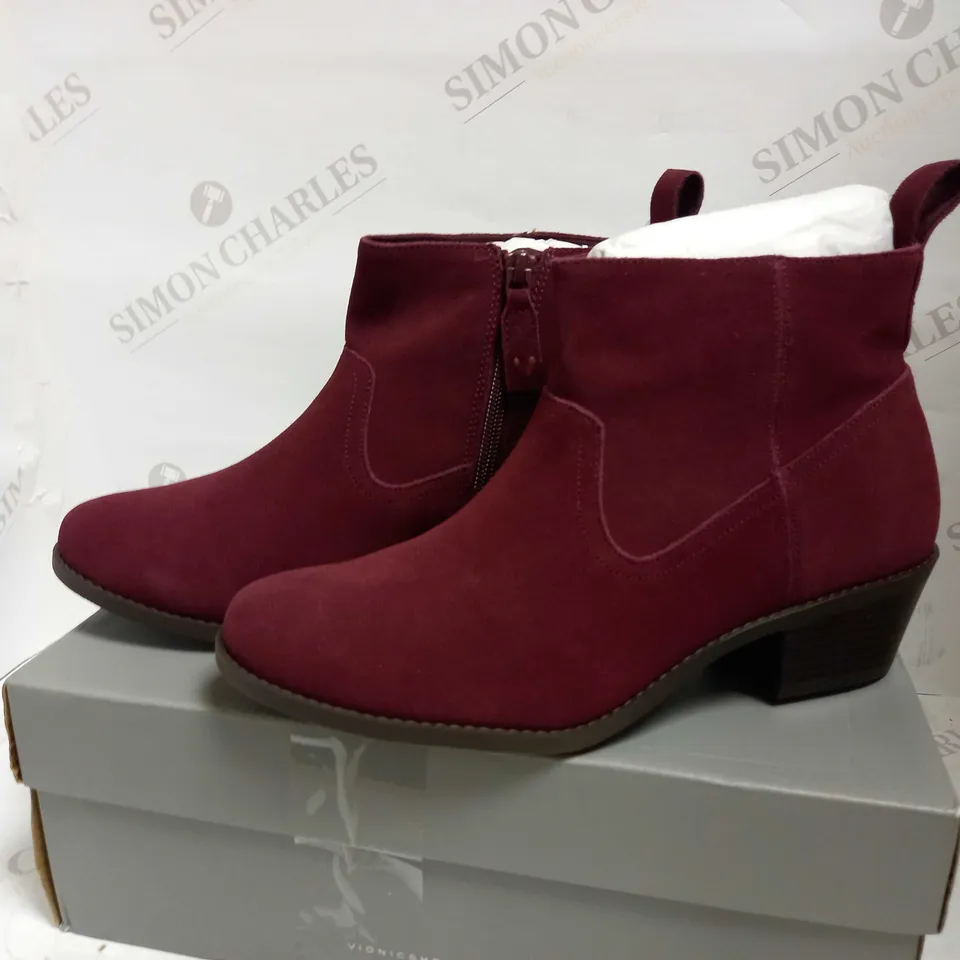 VIONIC VERA ANKLE BOOTS SIZE 6.5
