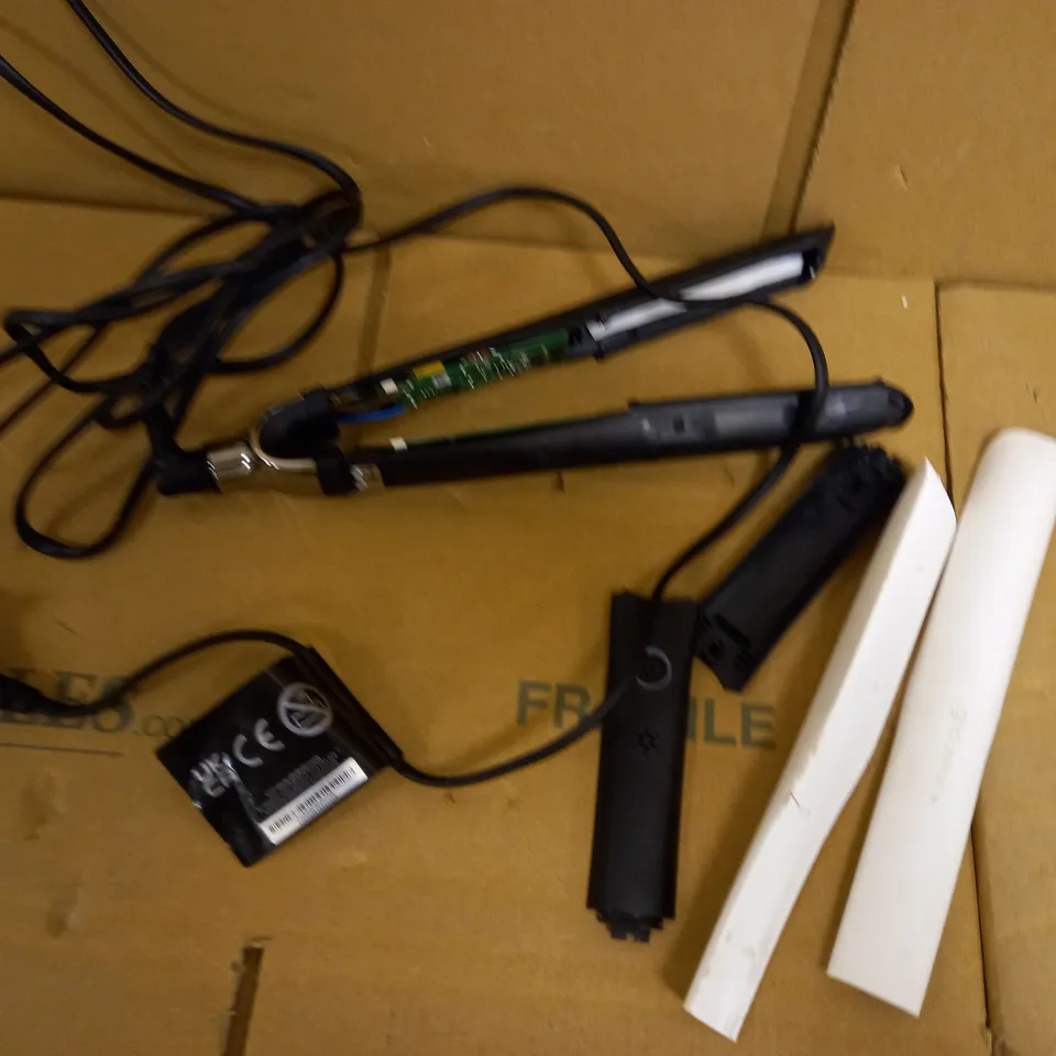 GHD PLATINUM+ STYLER PROFESSIONAL SMART HAIR STRAIGHTENERS