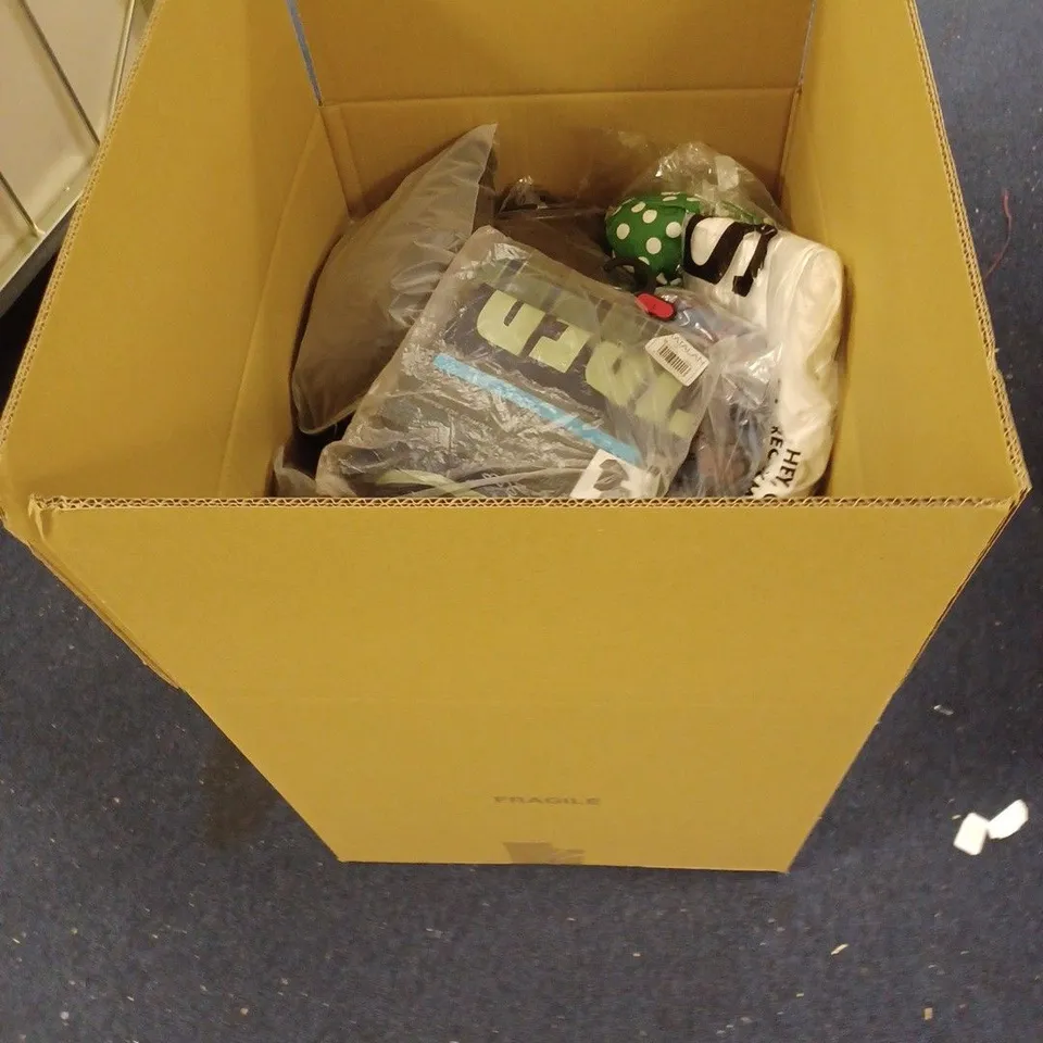 LARGE BOX OF APPROXIMATELY 40 ASSORTED CLOTHING ITEMS TO INCLUDE: MATALAN, ASOS & H&M IN VARIOUS COLOURS & SIZES 