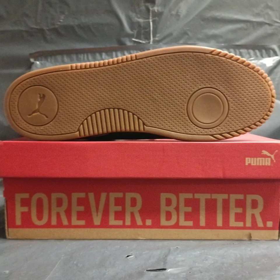 BOXED PAIR OF PUMA CLUB 5V5 SD TRAINERS IN WHITE/GREEN SIZE UK 10