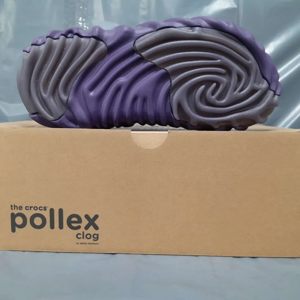 BOXED PAIR OF CROCS SALEHE BEMBURY POLLEX CLOGS IN PURPLE UK SIZE M9/W10
