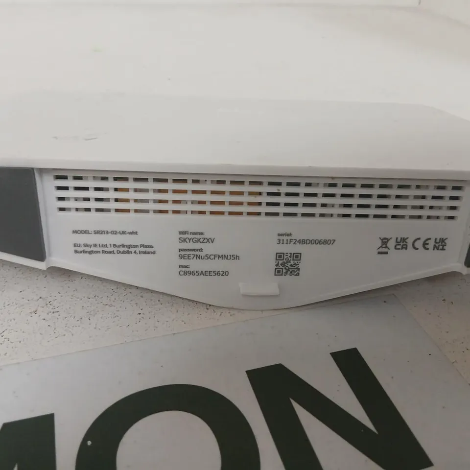 ASSORTED HOUSEHOLD PRODUCTS TO INCLUDE; BT BUSINESS COMPLETE WI‑FI PLUS HUB, NOKIA ONT & OPENREACH SH2 KIT WITH SPLITTER CABLE – HOME NETWORKING & CONNECTIVITY