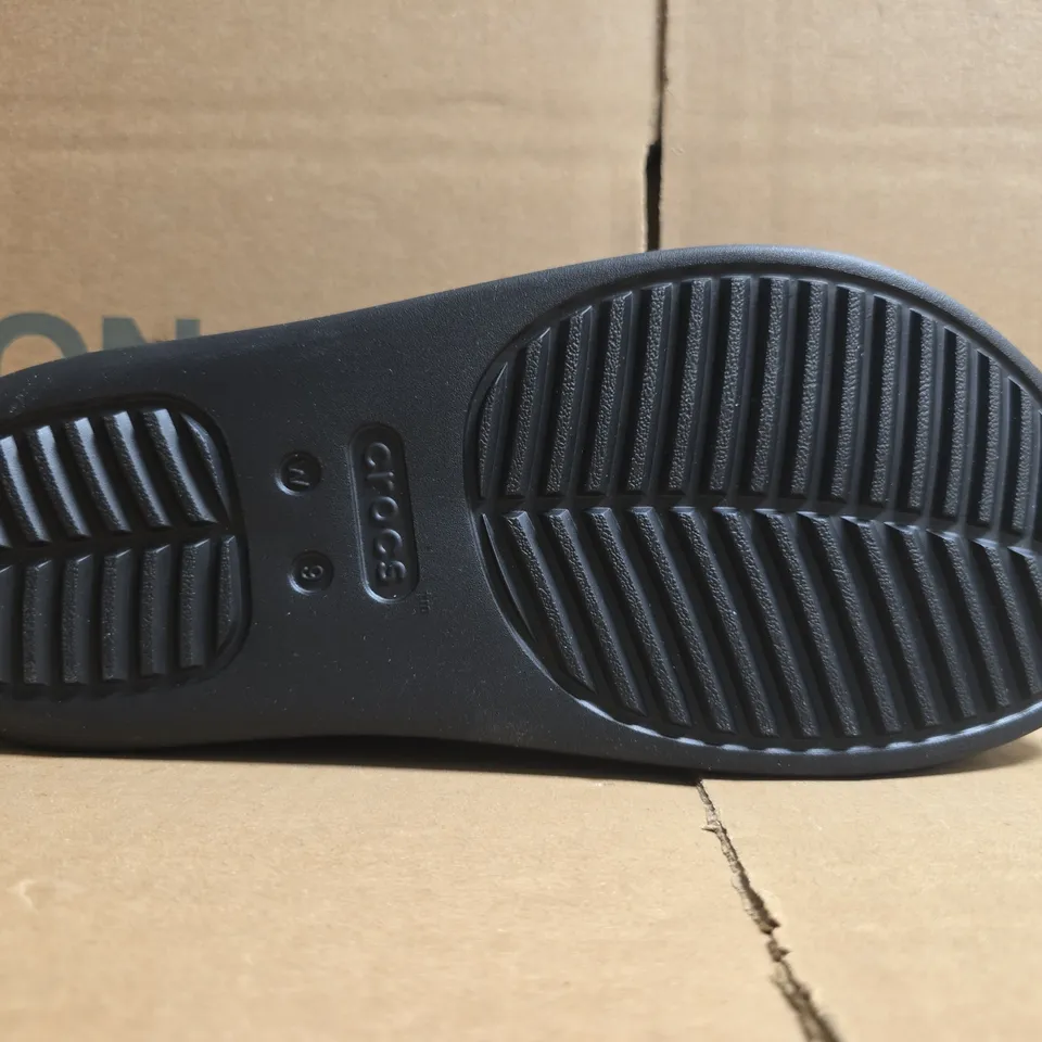 PAIR OF CROCS GETAWAY PLATFORM FLIP FLOPS IN BLACK SIZE UK 7