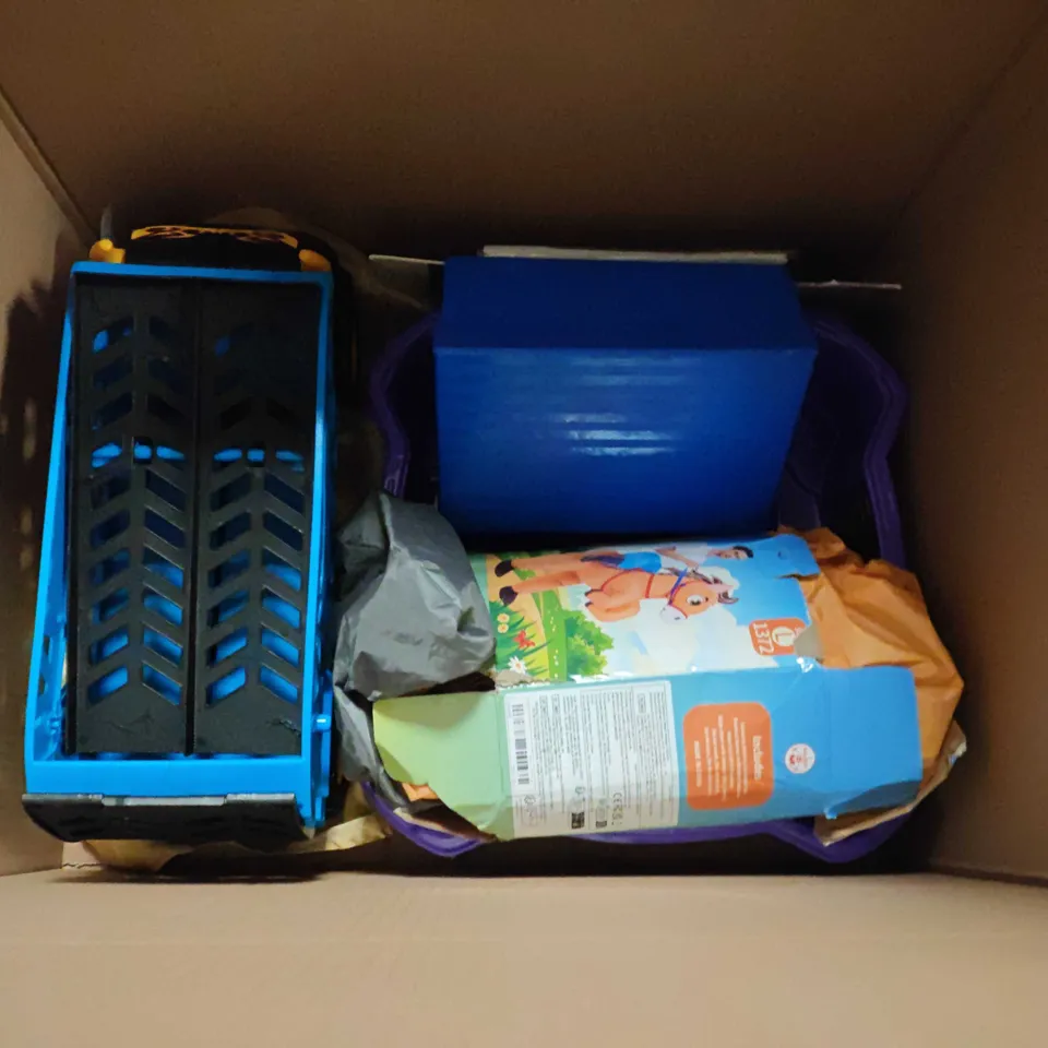 LOT OF APPROXIMATELY 15 ASSORTED TOYS AND GAMES TO INCLUDE DRESS UP ITEMS, DIE-CAST CAR AND BEYBLADE ARENAS