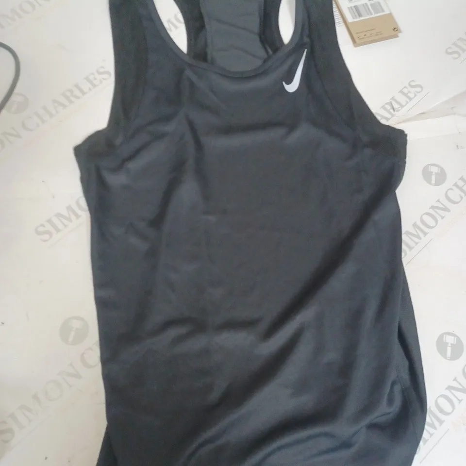NIKE WOMENS TRAINING T-SHIRT IN BLACK - SIZE XS